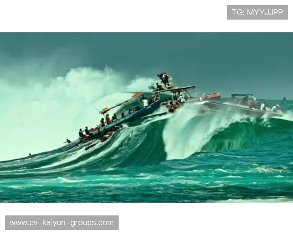 冲浪女子组选手踩上巨浪顶端，全场瞬间安静